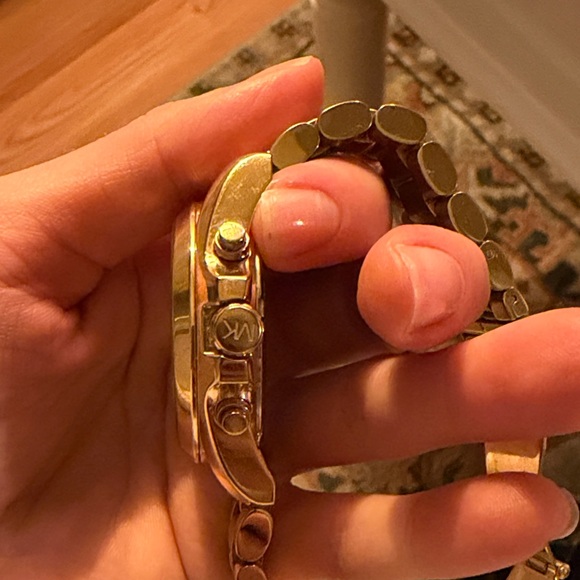 Michael Kors Gold Watch - Picture 8 of 9